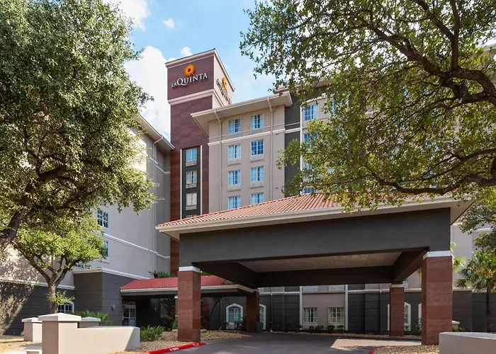 La Quinta By Wyndham San Antonio AirportAirport Hotel
